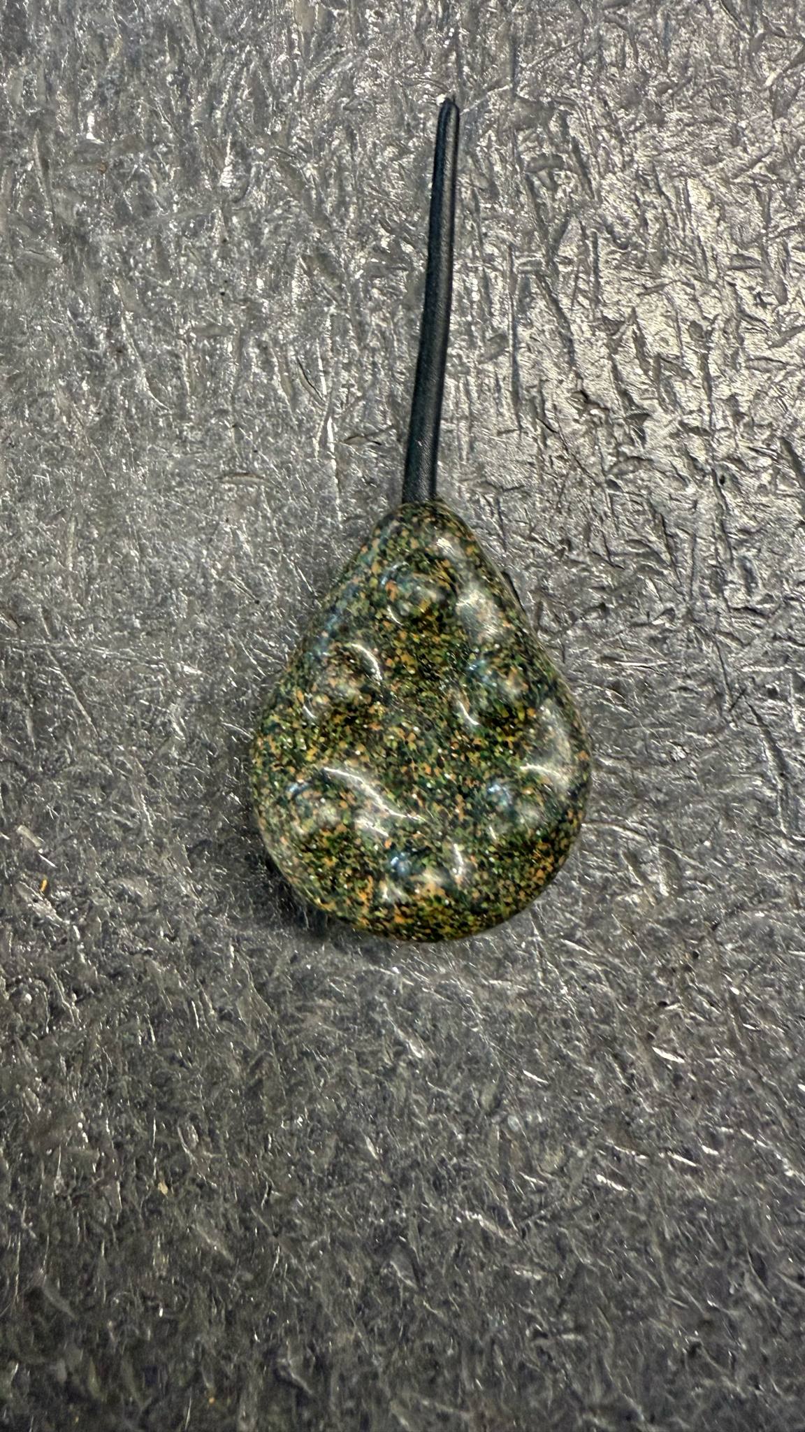Poids plomb inline en forme goutte, vert camo, avec tige noire