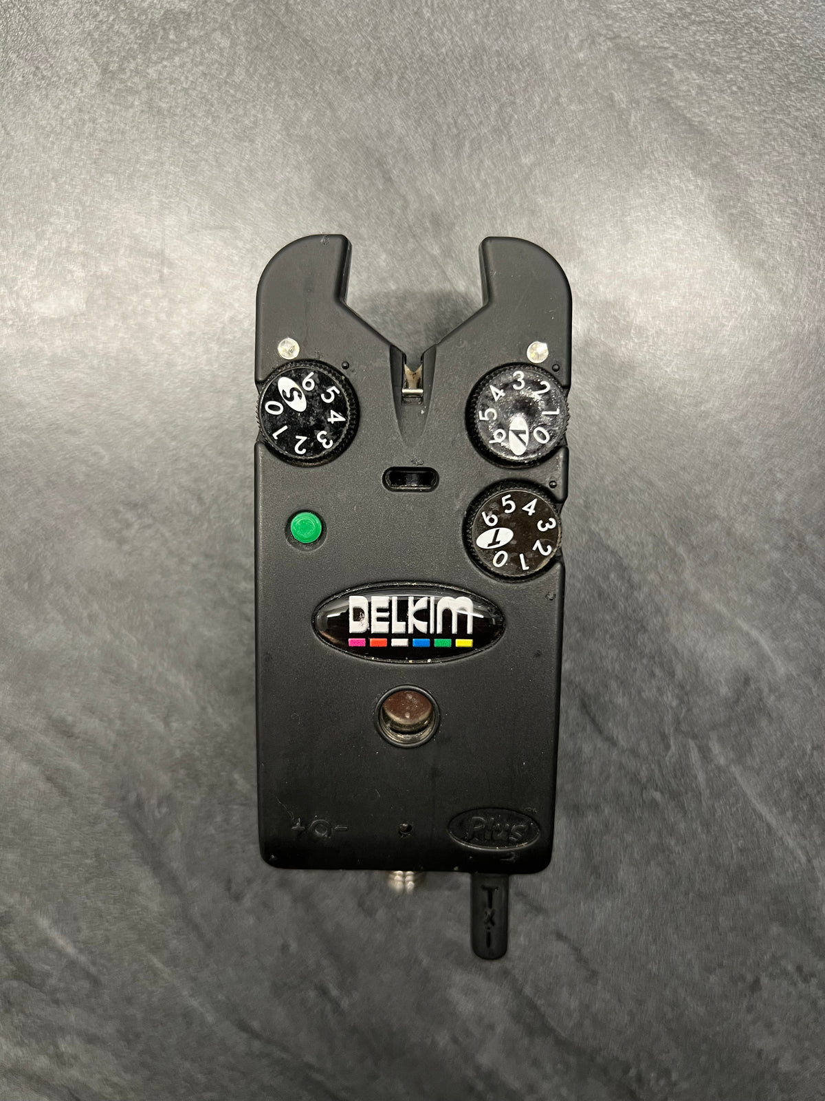 Boîtier électronique Delkim TXI Plus noir avec indicateur vert et molettes de réglage