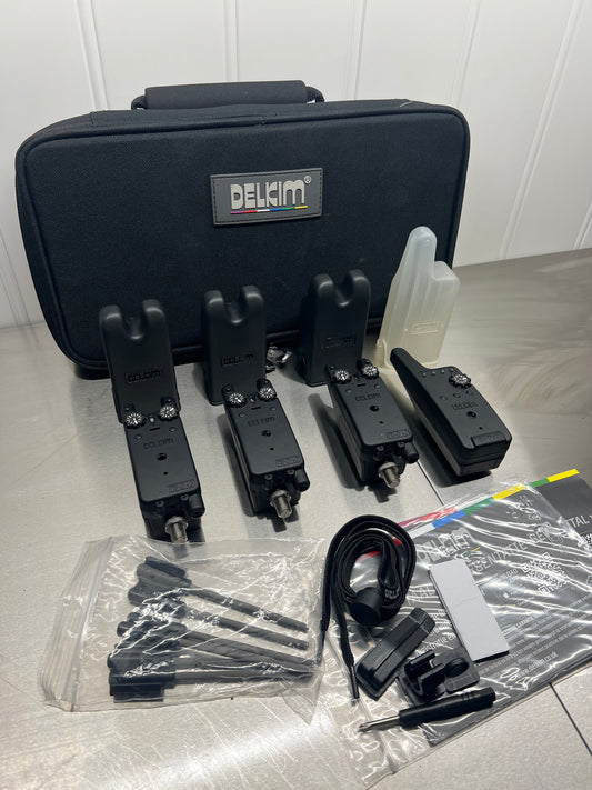 Coffret d’alarmes de pêche Delkim TXI-D V2 : étui noir et 4 récepteurs