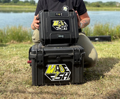 Batterie LiFePO4 12,8 V transportée avec poignée, double boîtier et logo