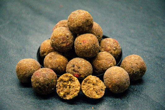 Bouillette soluble Creamy Fruits : boules d’appât brun doré, aspect granuleux