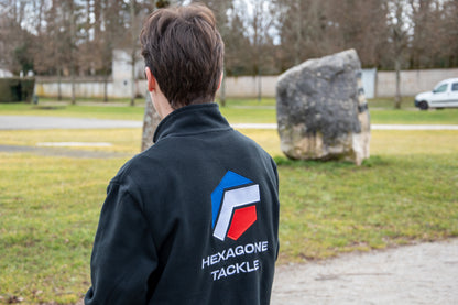 Veste polaire zippée sombre, vue dos, logo Hexagone Tackle