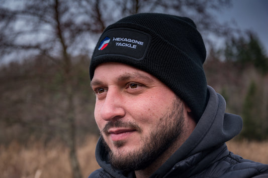 Bonnet en maille noire avec écusson brodé Hexagone Tackle