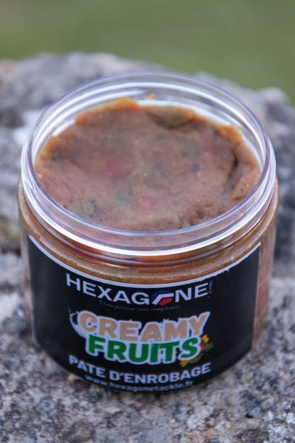 Pot de pâte d’enrobage HEXAGONE, couvercle transparent et contenu brun.