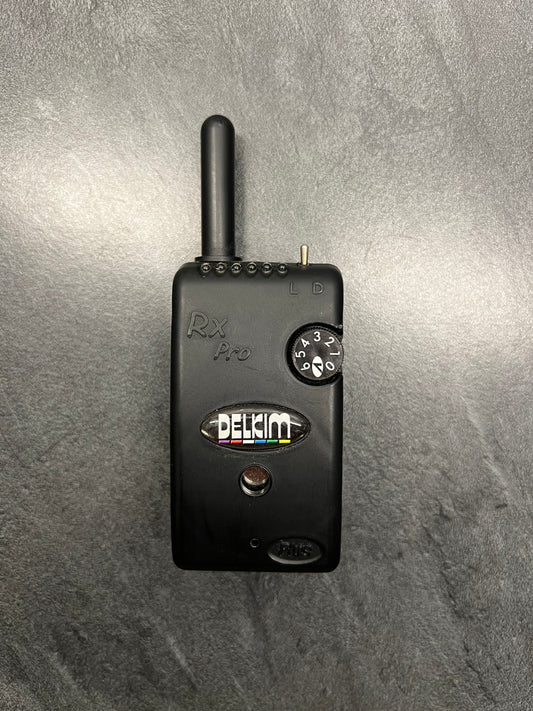 Centrale Delkim RX Pro Plus noire avec antenne et cadran de réglage