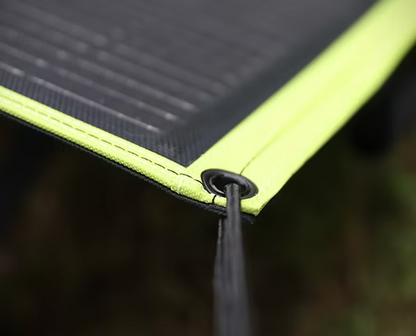 Sangle jaune fluo avec anneau noir sur housse de rangement